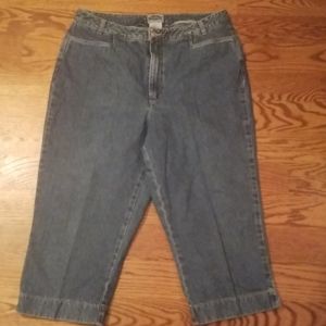 Essentials size 14 capris